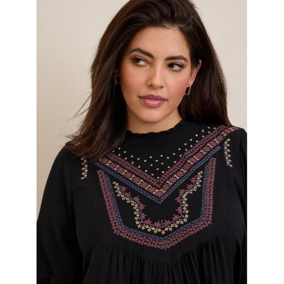 Torrid 1X NWT Washable Black Crinkle Gauze Relaxed Embroidered Blouse Boho Hippy - Picture 4 of 4